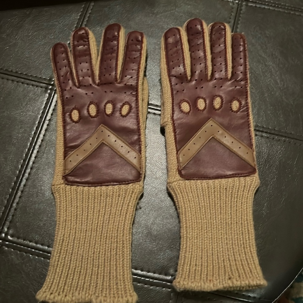 Vintage women’s driving gloves